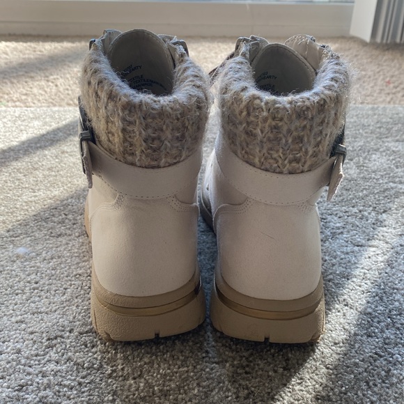 Cliffs Booties - Picture 5 of 10